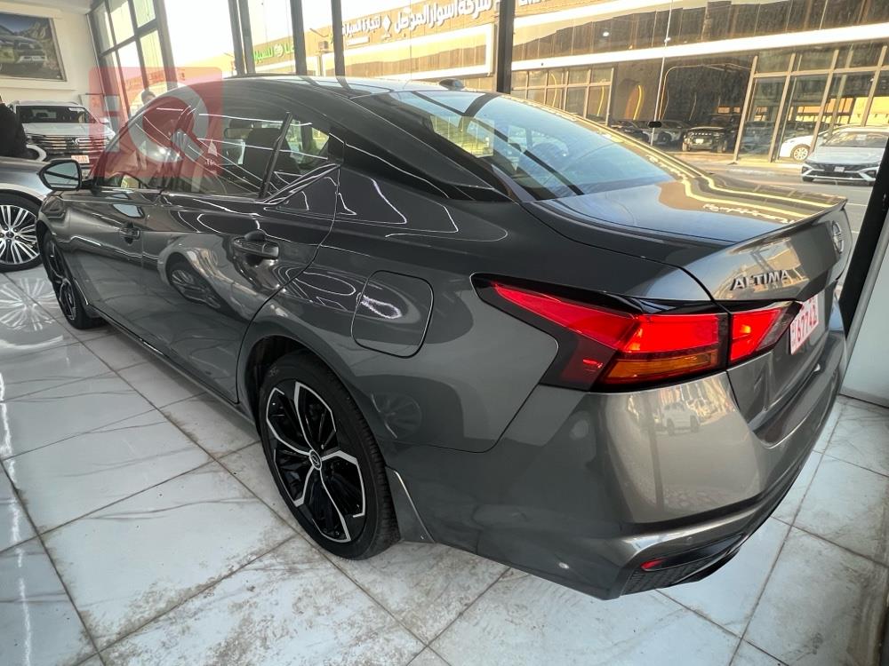 نيسان ألتيما